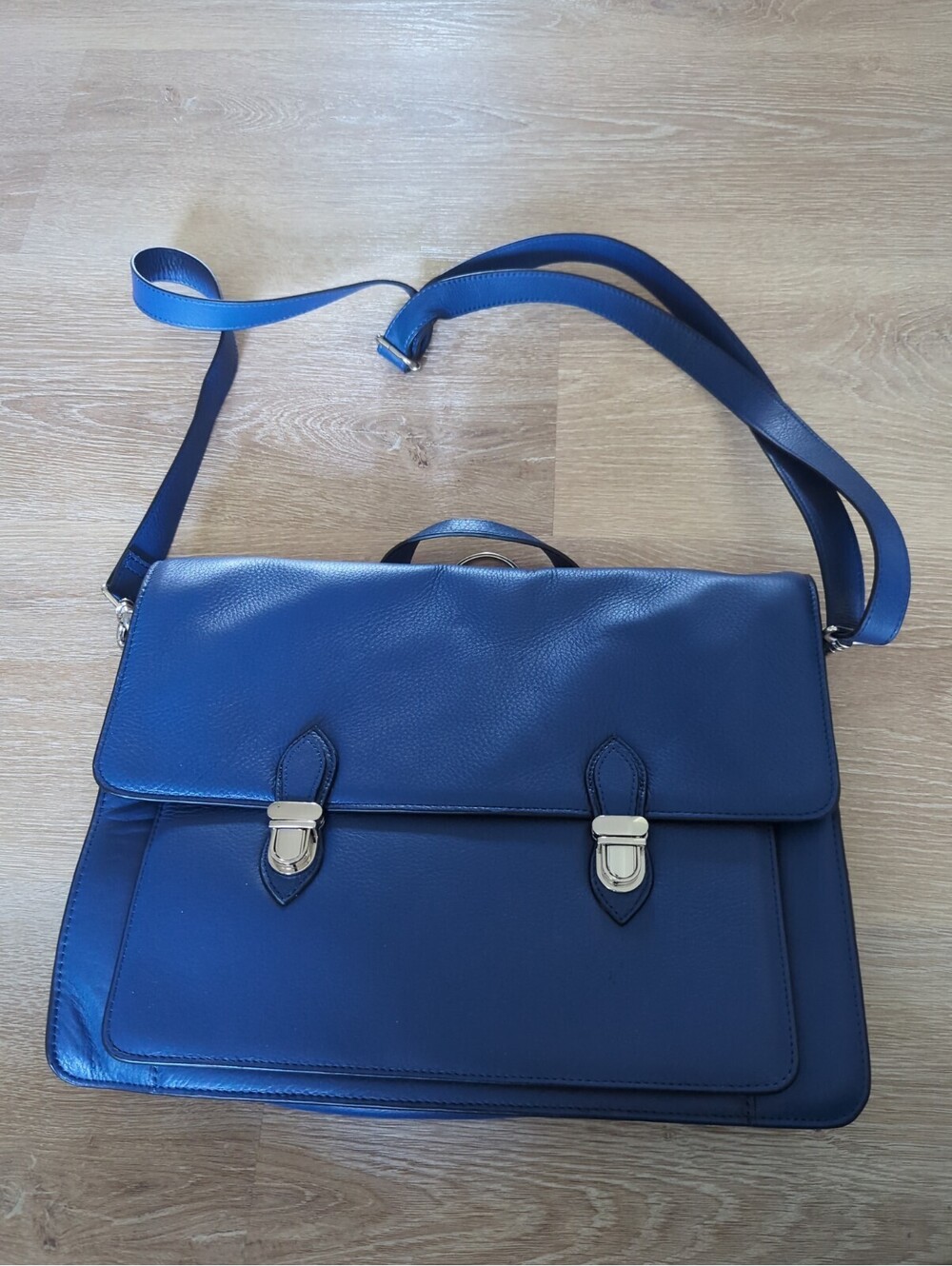 Levenger Women’s Blue Pebbled Crossbody Bag Buckle Flap Zip Backpack Leather New